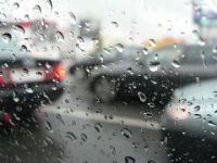 Как вести машину во время дождя?